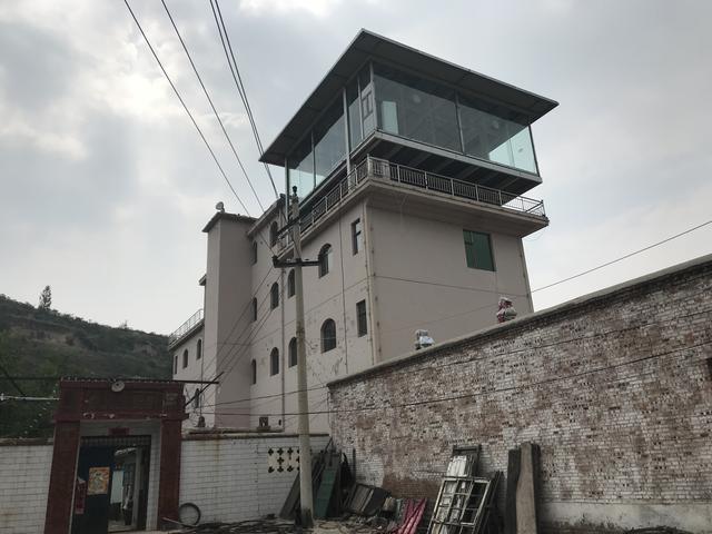 涉黑儿媳寇静瑶背后的“黑金”家族：首富公公曾定规矩，生儿子奖200万